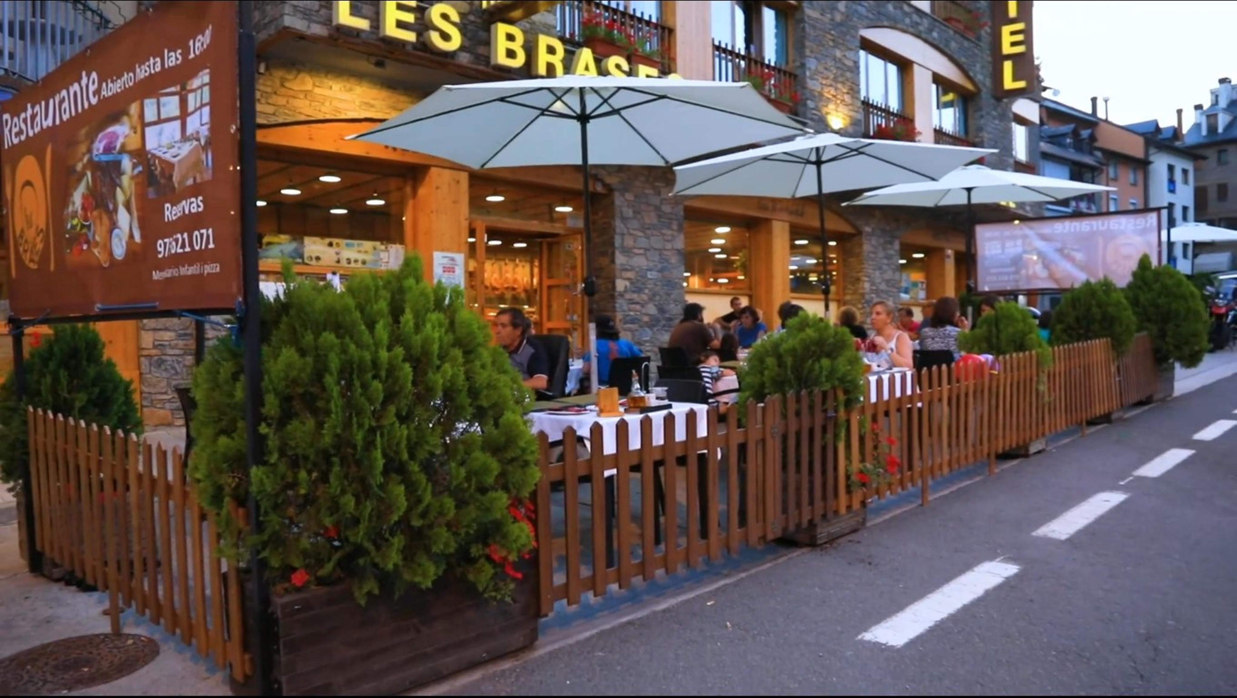 Hotel Restaurant Les Brases Sort Exteriör bild